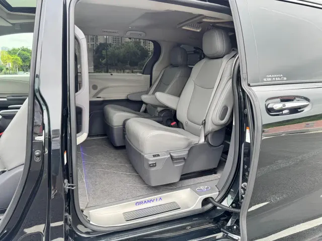 Toyota Granvia — Фото автомобиля 5