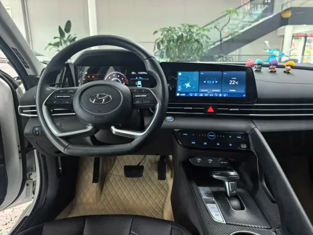 Hyundai Elantra — Фото автомобиля 13