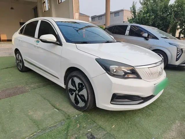 Dongfeng Fengshen E70 — Фото автомобиля 3