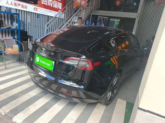 Tesla Model 3 — Фото автомобиля 6
