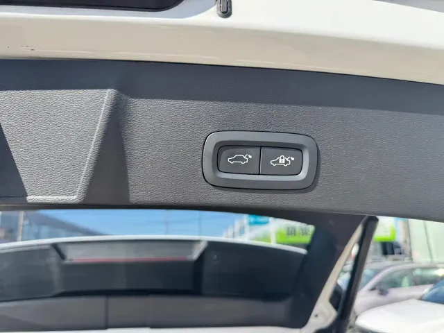 Volvo XC40 — Фото автомобиля 10