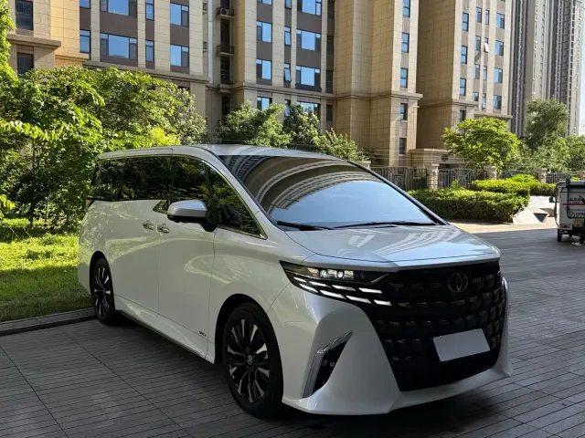 Toyota Alphard — Фото автомобиля 4