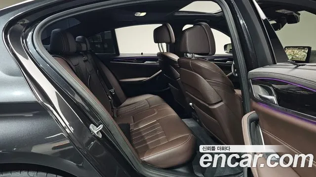 BMW 5 Series G30 — Фото автомобиля 11