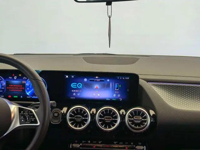 Mercedes-Benz EQA — Фото автомобиля 17