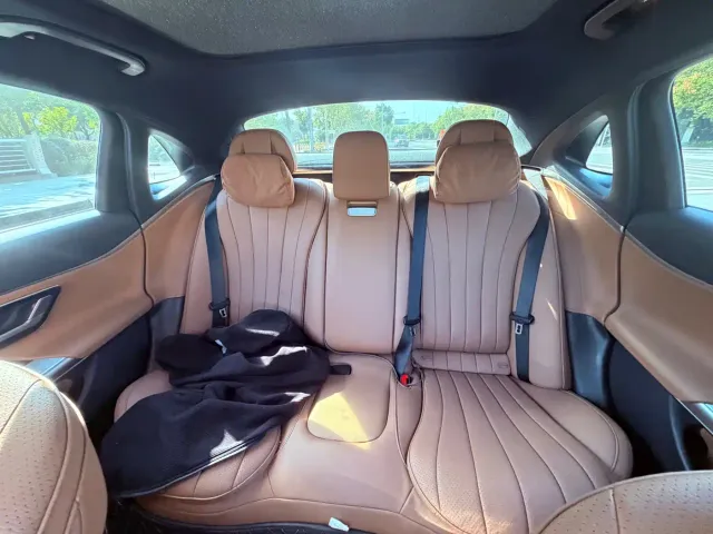 Mercedes-Benz E-Class — Фото автомобиля 10