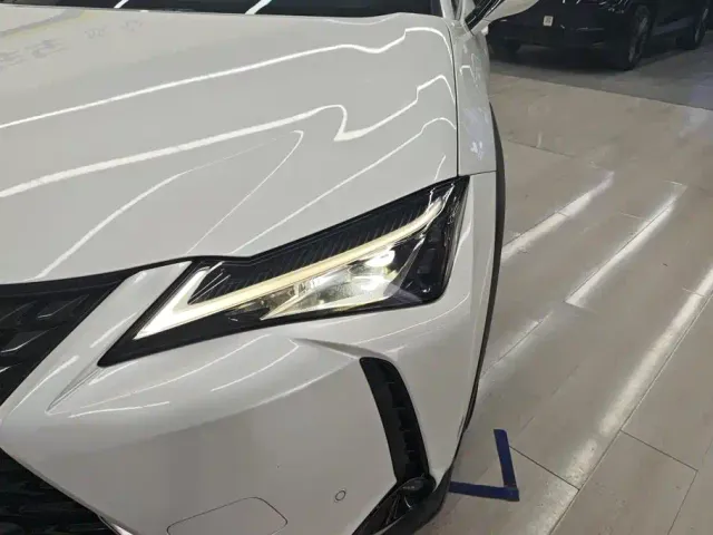 Lexus UX — Фото автомобиля 5