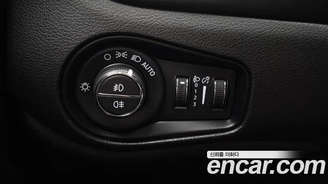 Jeep Renegade — Фото автомобиля 22