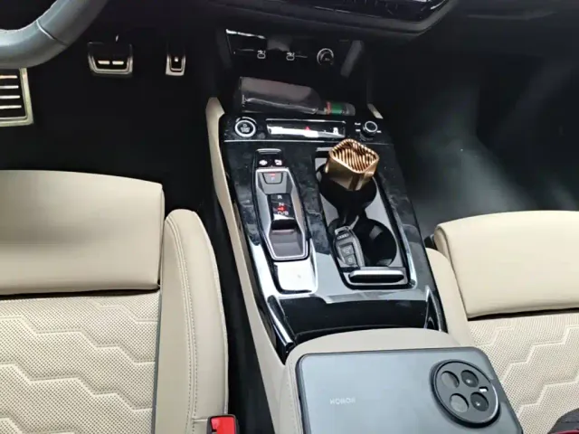 Audi Q6L e-tron — Фото автомобиля 13