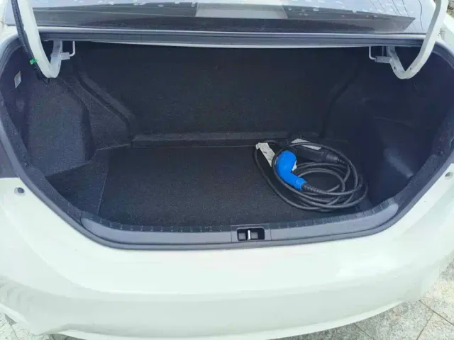 Toyota Corolla Twin Engine E+ — Фото автомобиля 13