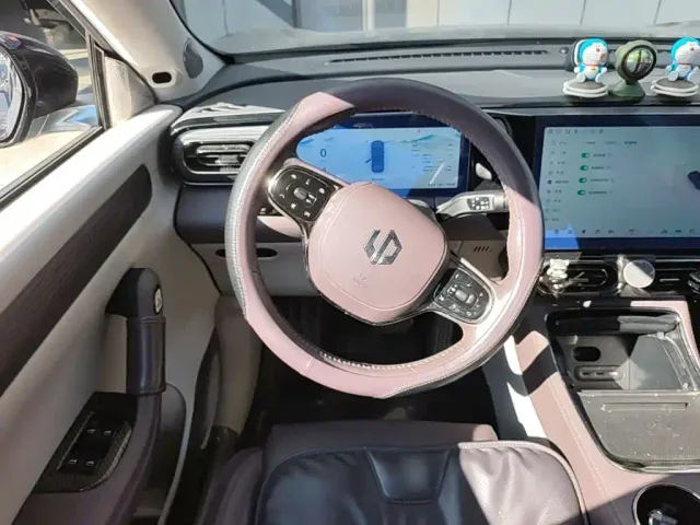 Leapmotor C11 — Фото автомобиля 10