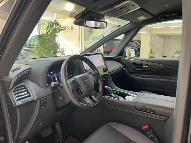 Toyota Alphard — Фото автомобиля 25