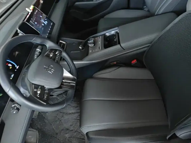 BYD Qin L — Фото автомобиля 14