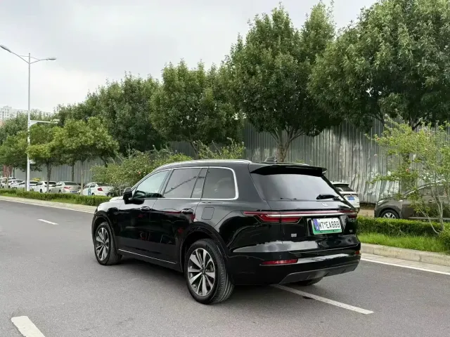Li Auto ONE — Фото автомобиля 9