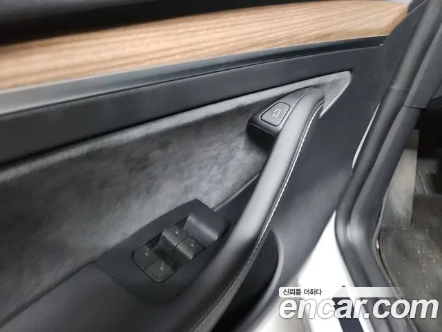 Tesla Model Y — Фото автомобиля 17