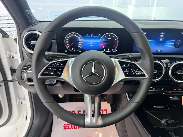 Mercedes-Benz A-Class — Фото автомобиля 10