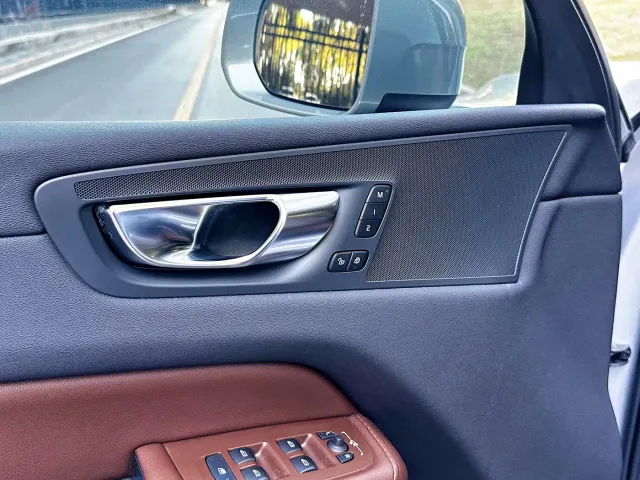 Volvo XC60 — Фото автомобиля 15