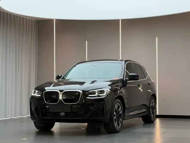 Фотография автомобиля — BMW iX3
