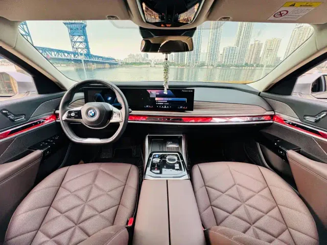 BMW BMW i7 2023 eDrive50L Leading M Sport Package — Фото автомобиля 4