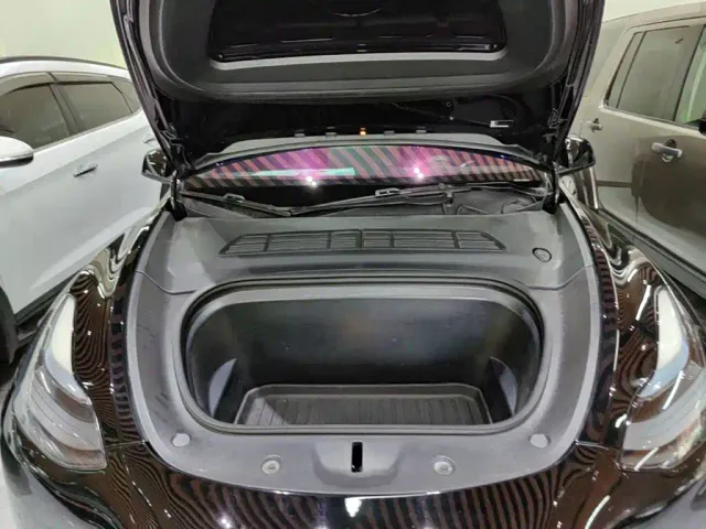 Tesla Model Y — Фото автомобиля 19