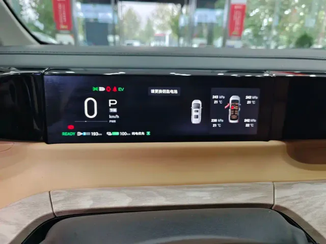 GAC Trumpchi E8 — Фото автомобиля 10