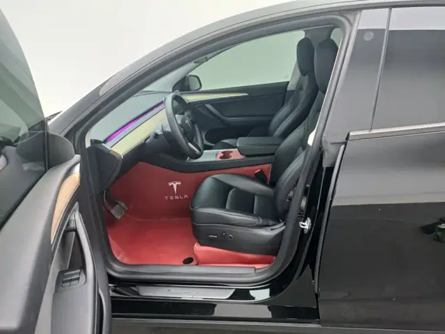Tesla Model Y — Фото автомобиля 7