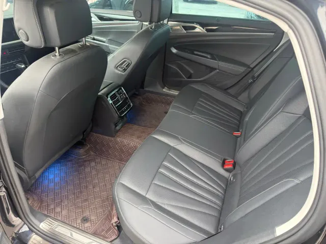 Volkswagen Passat — Фото автомобиля 8