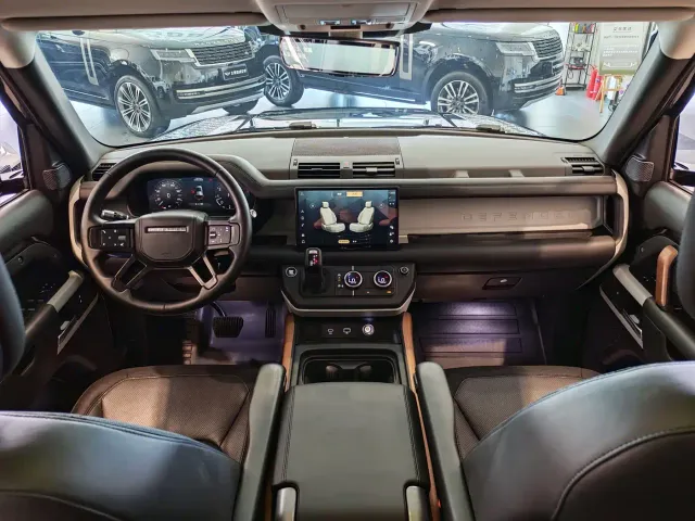 Land Rover Defender — Фото автомобиля 18