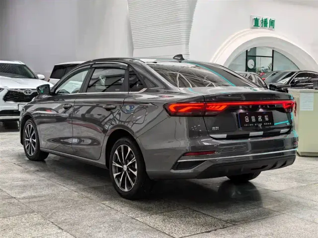 Geely Emgrand — Фото автомобиля 4