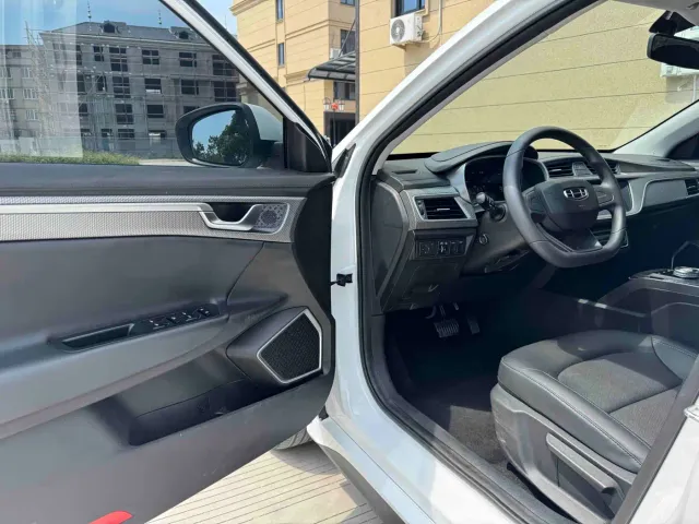 Geely Emgrand — Фото автомобиля 3
