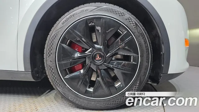Tesla Model Y — Фото автомобиля 5