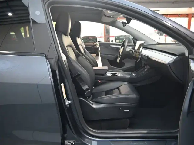 Tesla Model Y — Фото автомобиля 24