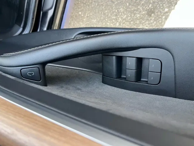 Tesla Model 3 — Фото автомобиля 26