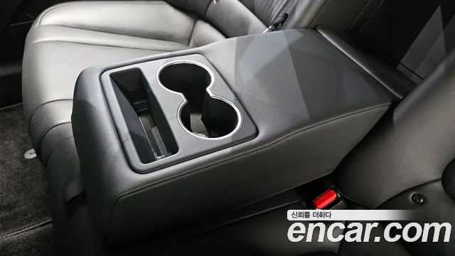 Hyundai Grandeur Grandeur (GN7) 2.5 Бензин 2WD — Фото автомобиля 24
