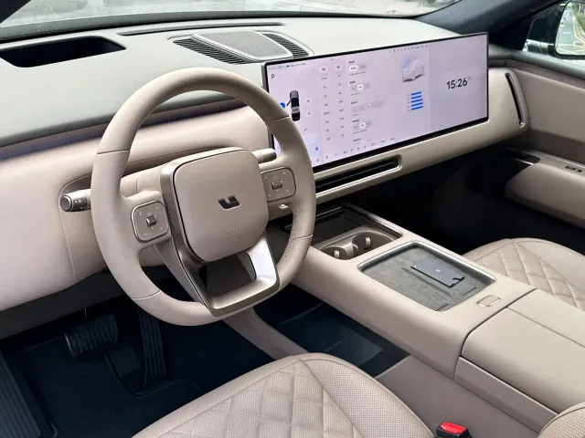 Li Auto L8 — Фото автомобиля 14