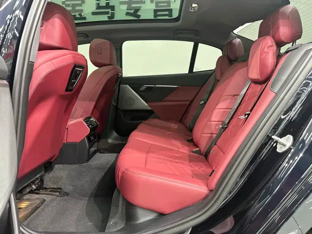 BMW 5 Series — Фото автомобиля 8