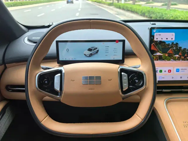 Geely Galaxy Starship 7 EM-i — Фото автомобиля 12