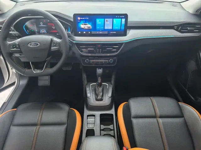 Ford Focus — Фото автомобиля 9
