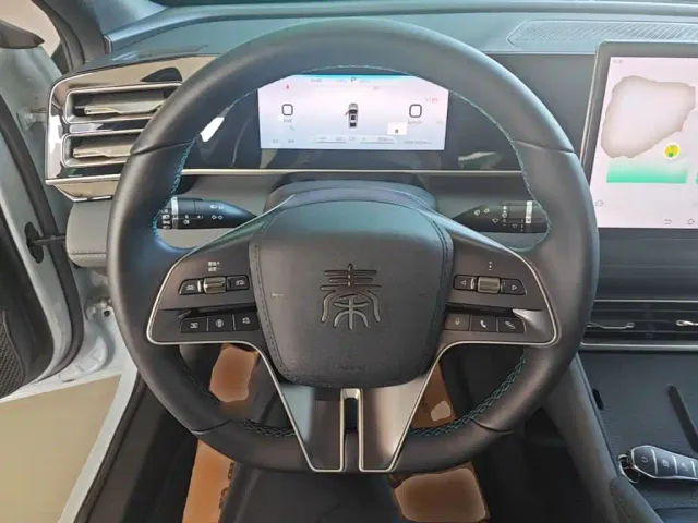 BYD Qin L — Фото автомобиля 10