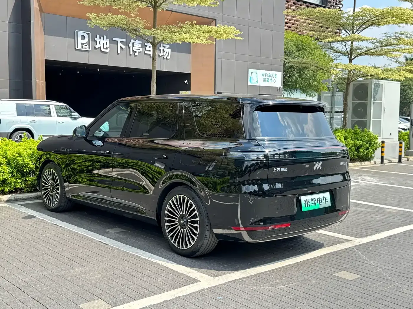IM Motors IM LS8 2026 Model Base Version 5-seater Long Range Edition — Фото автомобиля 10