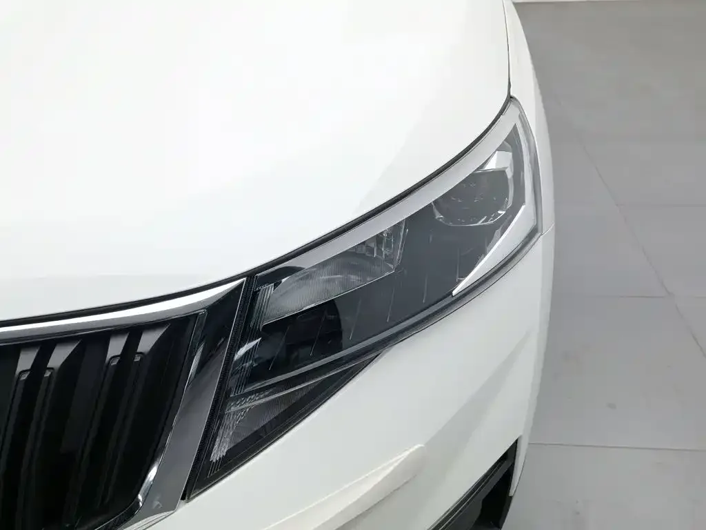 Škoda Kamiq 2021 1.5L Manual Standard — Фото автомобиля 7