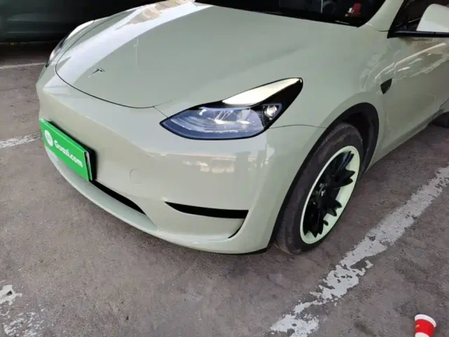 Tesla Model Y — Фото автомобиля 23