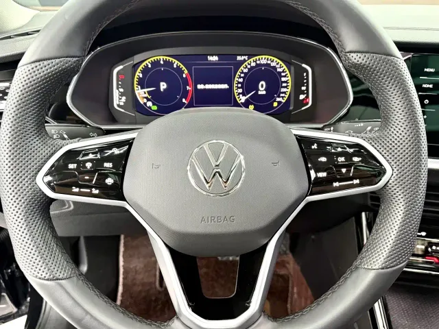 Volkswagen Passat — Фото автомобиля 11