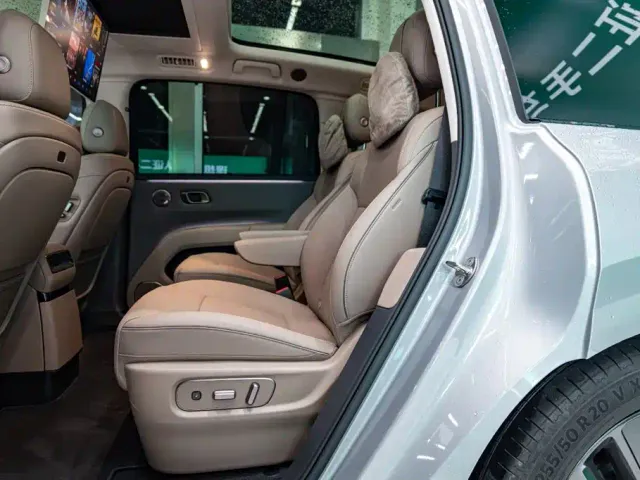 Li Auto i8 — Фото автомобиля 10