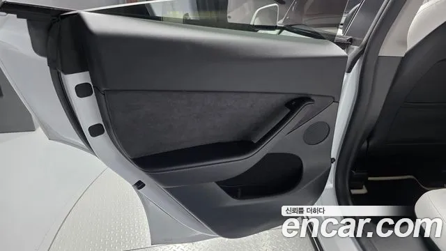 Tesla Model Y — Фото автомобиля 14