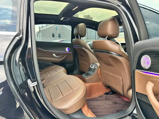 Mercedes-Benz E-Class — Фото автомобиля 8