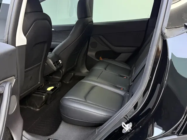 Tesla Model Y — Фото автомобиля 10