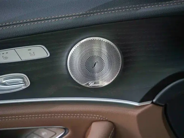 Mercedes-Benz E-Class — Фото автомобиля 6
