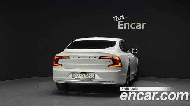 Volvo S90 — Фото автомобиля 4
