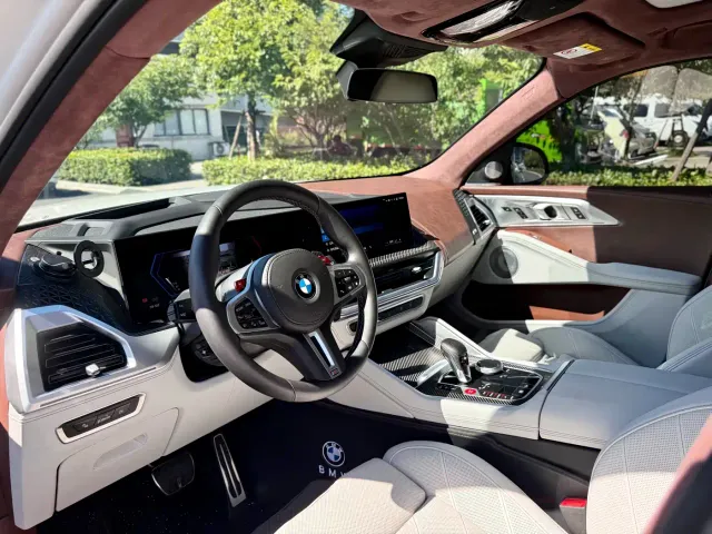 BMW XM — Фото автомобиля 4