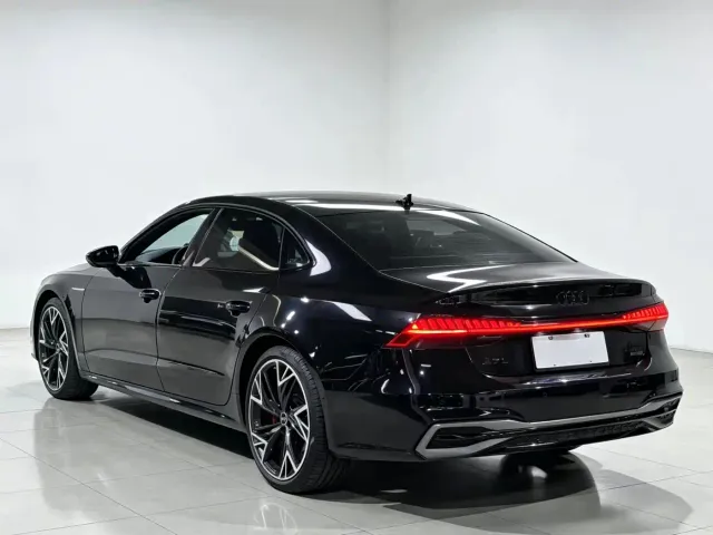 Audi A7L — Фото автомобиля 10